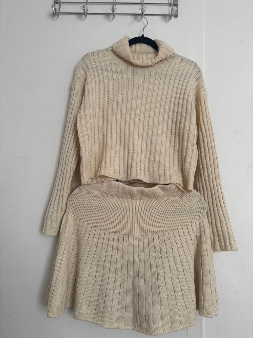 Cozy Cream Knit 2-Piece Sweater & Pleated Skirt Set - Size M / US 6